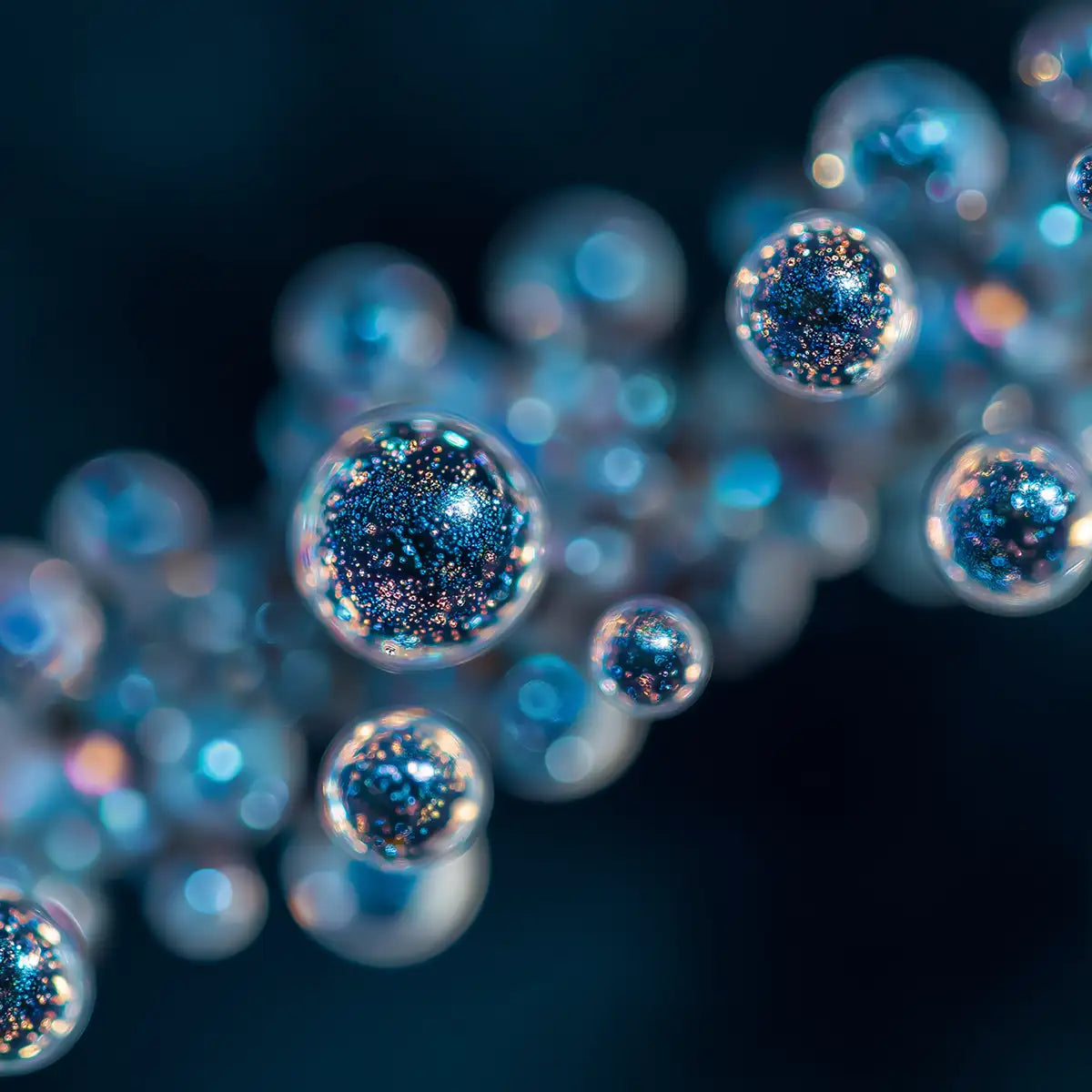 Oemeta HYCUT SW 220 ISO VG 220 lube oil shown as clear micro droplet clusters on a deep blue coolant surface used by Tech Tool for Hycut system emulsification and power component oil performance